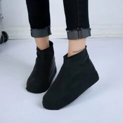 Siliconen Unisex Waterdichte Overschoenen Zwart Maat L 39-44 - Herbruikbaar – Anti Slip Regen Overschoen - Schoenhoesjes - Waterdichte Schoenbeschermers - Regenhoes – Schoenovertrek - Regenlaarzen -Regenjassenwinkel 1200x1200 223