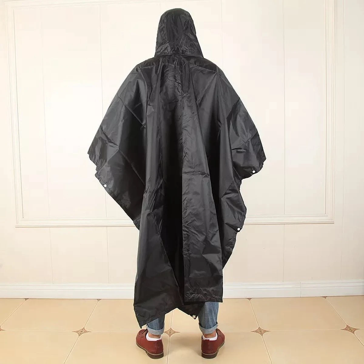 Regenponcho / Fietsponcho Herbruikbaar Voor Volwassenen ( Dames En Heren ) - 200x110cm - 100% Ripstop Polyester - Zwart 10 Regenponcho / Fietsponcho Herbruikbaar Voor Volwassenen ( Dames En Heren ) - 200x110cm - 100% Ripstop Polyester - Zwart - Afbeelding 8