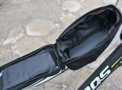 Merkloos 2 IN 1 Poncho En Telefoontas - Luxe Blauw Regenjas-Waterafstotend-Lang Model 135 Cm-Met Koortjes En Ritssluiting-Inclusief Opberg Tas-Geschikt Voor Wandelen, Fietsen, Werk, Hiken En Meer-Regen-Telefoontasje Voor Op De Fiets–Fiets Telefoonhouder–Smart -Regenjassenwinkel 1200x882 3