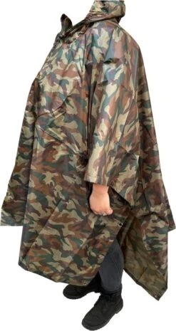 Regenponcho / Fietsponcho Herbruikbaar Voor Volwassenen ( Dames En Heren ) - 200x110cm - 100% Ripstop Polyester - Camouflage -Regenjassenwinkel 637x1200 2