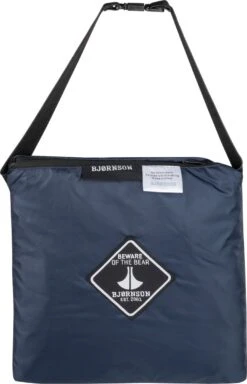 BJØRNSON Haps Regenponcho Fiets Dames & Heren - Fietsponcho - Donkerblauw 23 BJØRNSON Haps Regenponcho Fiets Dames & Heren - Fietsponcho - Donkerblauw -Regenjassenwinkel 772x1200 2