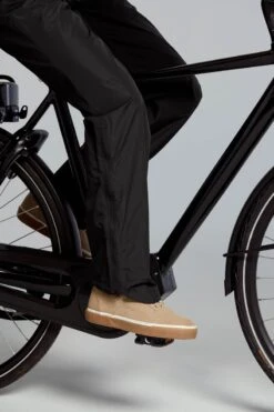 Basil Hoga Regenbroek Unisex - Zwart - Maat M 24 Basil Hoga Regenbroek Unisex - Zwart - Maat M -Regenjassenwinkel 800x1200 22