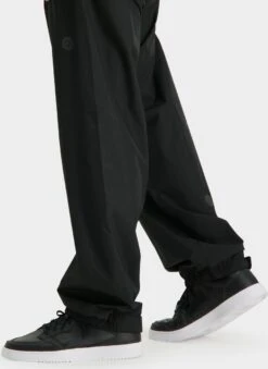 AGU GO Regenbroek Essential Unisex - Zwart - XS - Dames & Heren - Waterdicht & Ademend 22 AGU GO Regenbroek Essential Unisex - Zwart - XS - Dames & Heren - Waterdicht & Ademend -Regenjassenwinkel 875x1200